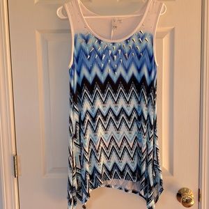 Gorgeous sleeveless weekender top.